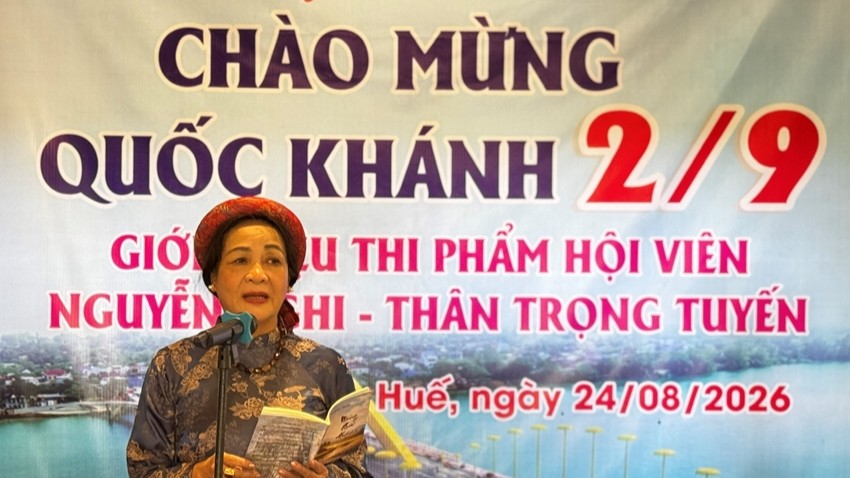 Poetry Resounds in Celebration of National Day