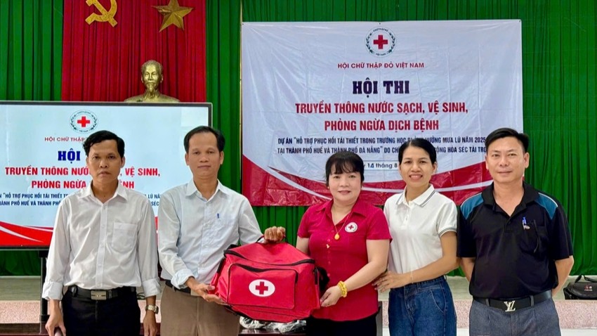 More than VND 3 74 Billion in Support Provided to Schools to Recover from Flood Damage