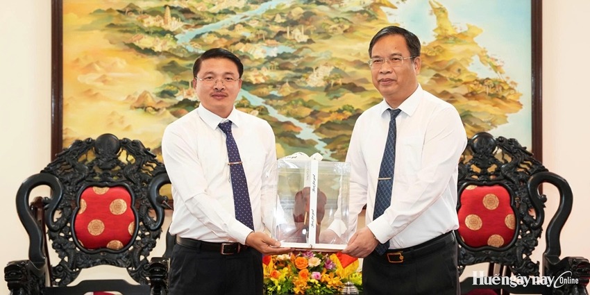 Hue City strengthens exchange of experience with Salavan Province