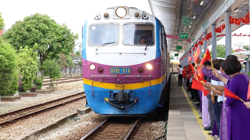 ‘Phong Nha - Hue Ancient Capital’ Service Train Officially Launched