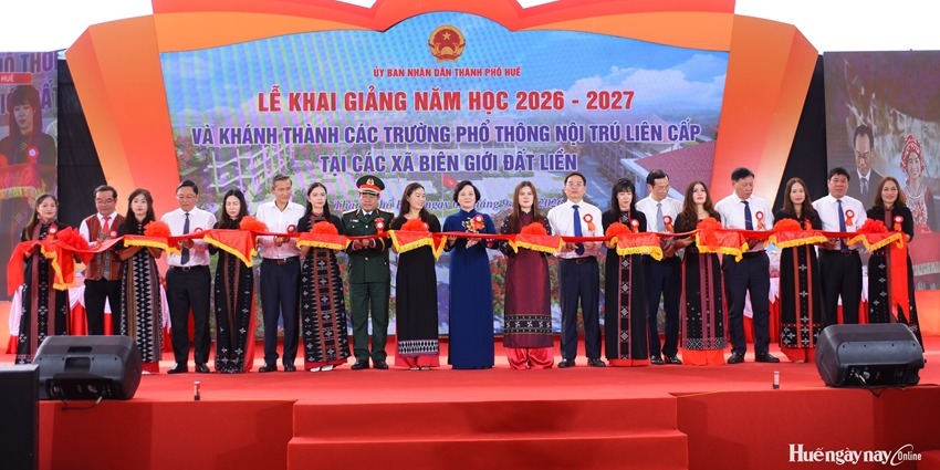 Deputy Prime Minister Pham Thi Thanh Tra attends opening ceremony and inauguration of A Luoi 3 Boarding School