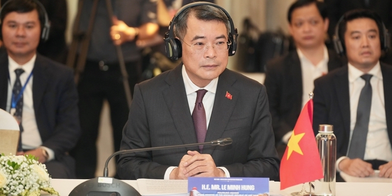 Prime Minister holds dialogue with Japanese businesses on investment cooperation in Vietnam
