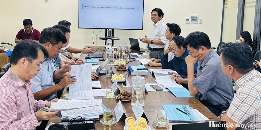 Hue City develops smart flood warning system