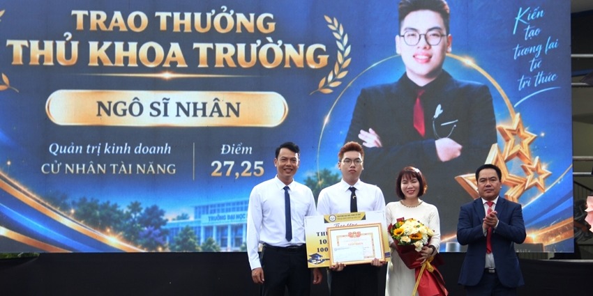 University of Economics, Hue University welcomes more than 2,800 freshmen of the 60th cohort