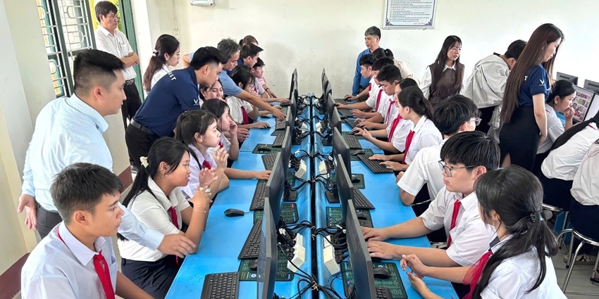 171 computer sets donated to schools in disadvantaged areas