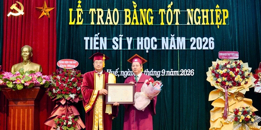University of Medicine and Pharmacy, Hue University awards doctoral degrees to eight graduates