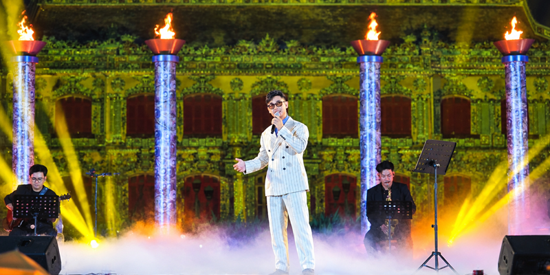 Telling stories through music ‘Nhin nhung mua thu di’ in Hue Imperial Palace