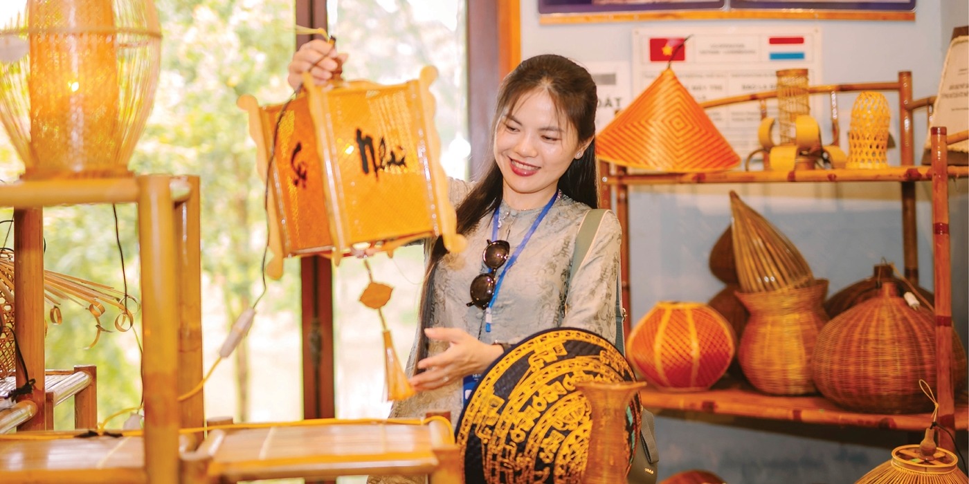 The colors of traditional craft villages