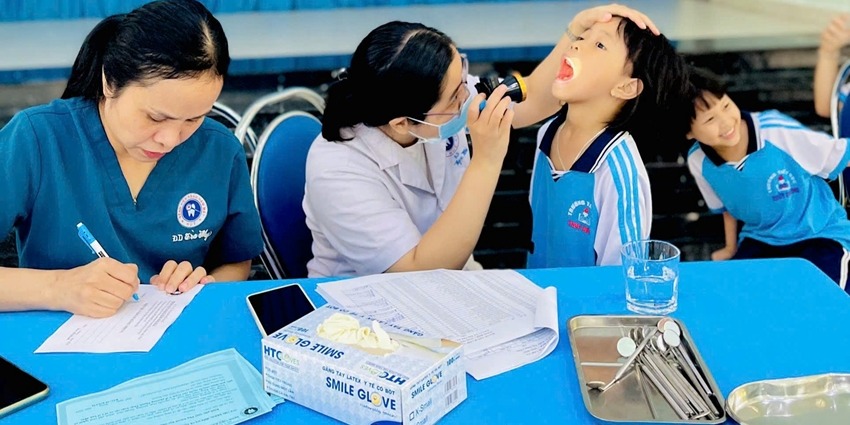 Nearly 1,300 students in Thanh Thuy Ward receive dental care