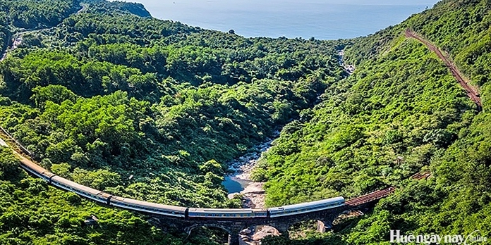 Hue - Da Nang train trip named among top 10 best train trips in the world for 2026