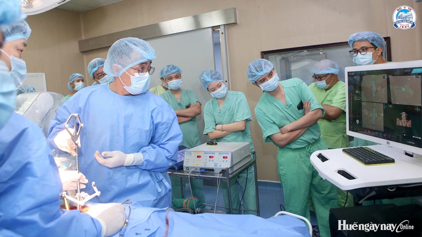 Hue Central Hospital Applies Robotic Technology in Spinal Surgery