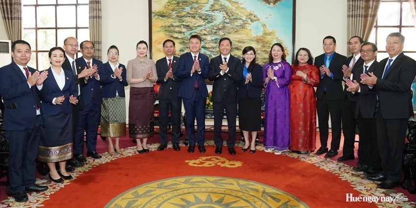 Strengthening youth exchanges and cooperation between Vietnam and Laos