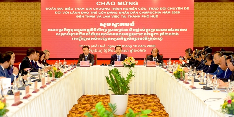Hue strengthens cooperation with Cambodian localities