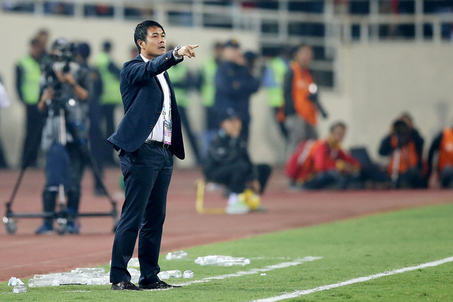 HLV Nguyễn Hữu Thắng vẫn chắc chỗ cho dù thất bại ngay tại khu vực Đông Nam Á (ảnh: Gia Hưng)