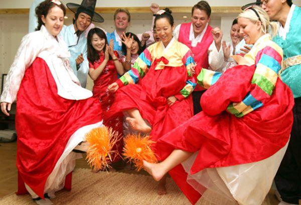 nhung tro choi dan gian ngay tet doc dao cua han quoc hinh anh 5