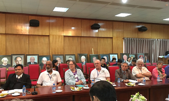 Các thành viên của đoàn “Cựu chiến binh vì hòa bình” (VFP) của Mỹ trong buổi tọa đàm (Ảnh: An Bình)