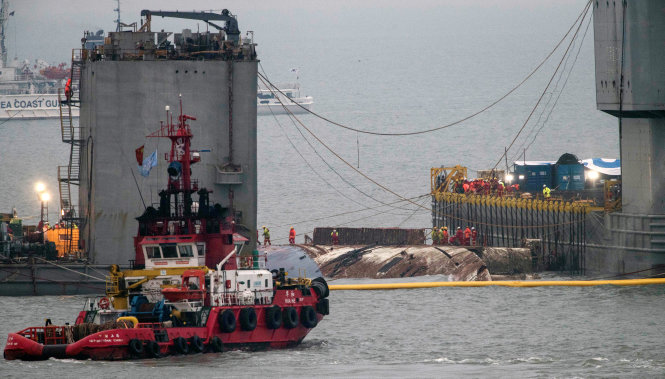 Toàn cảnh trục vớt phà Sewol chìm từ năm 2014 tại Hàn Quốc