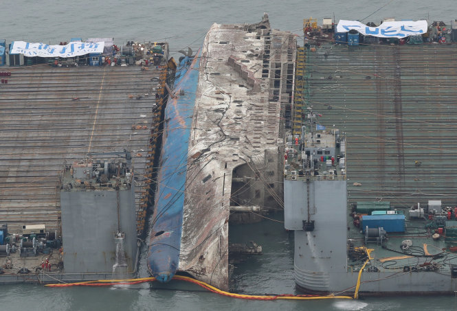 Toàn cảnh trục vớt phà Sewol chìm từ năm 2014 tại Hàn Quốc