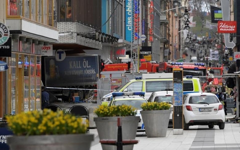 thuy dien tuong niem nan nhan vu tan cong khung bo thu do stockholm hinh 1
