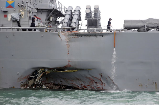 Ám ảnh tàu chiến va chạm tàu hàng 