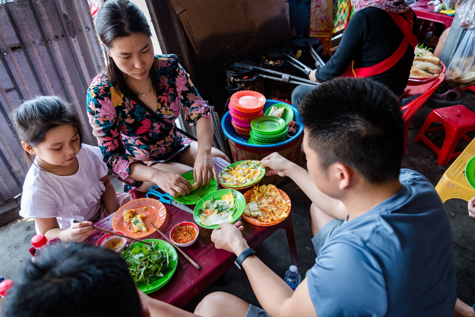 Cả nhà về quê ăn bánh