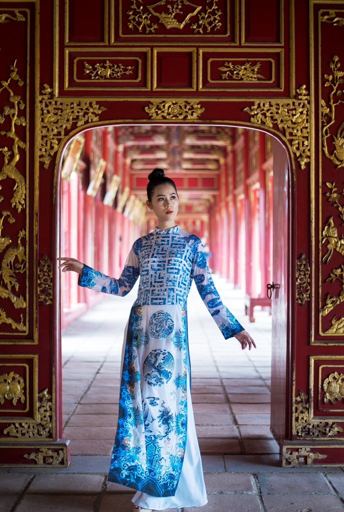 Thông qua ngôn ngữ hình khối và các thủ pháp sáng tạo ta bắt gặp nghệ thuật điêu khắc trang trí đó trên các chất liệu khác nhau