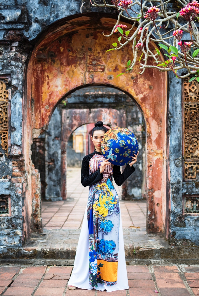NTK muốn gửi gắm thông điệp trân trọng tôn vinh chất liệu lụa truyền thống của làng nghề Việt Nam, xóa bỏ những chất liệu không nguồn gốc