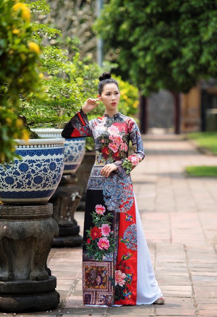 The precious and premium silk of Vietnamese craft villages is a pride of cultural identity, and the love for the homeland in artists’ soul.