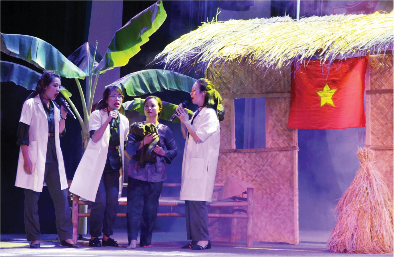Phần biểu diễn của đội thi Sở Y tế được chuẩn bị chu đáo