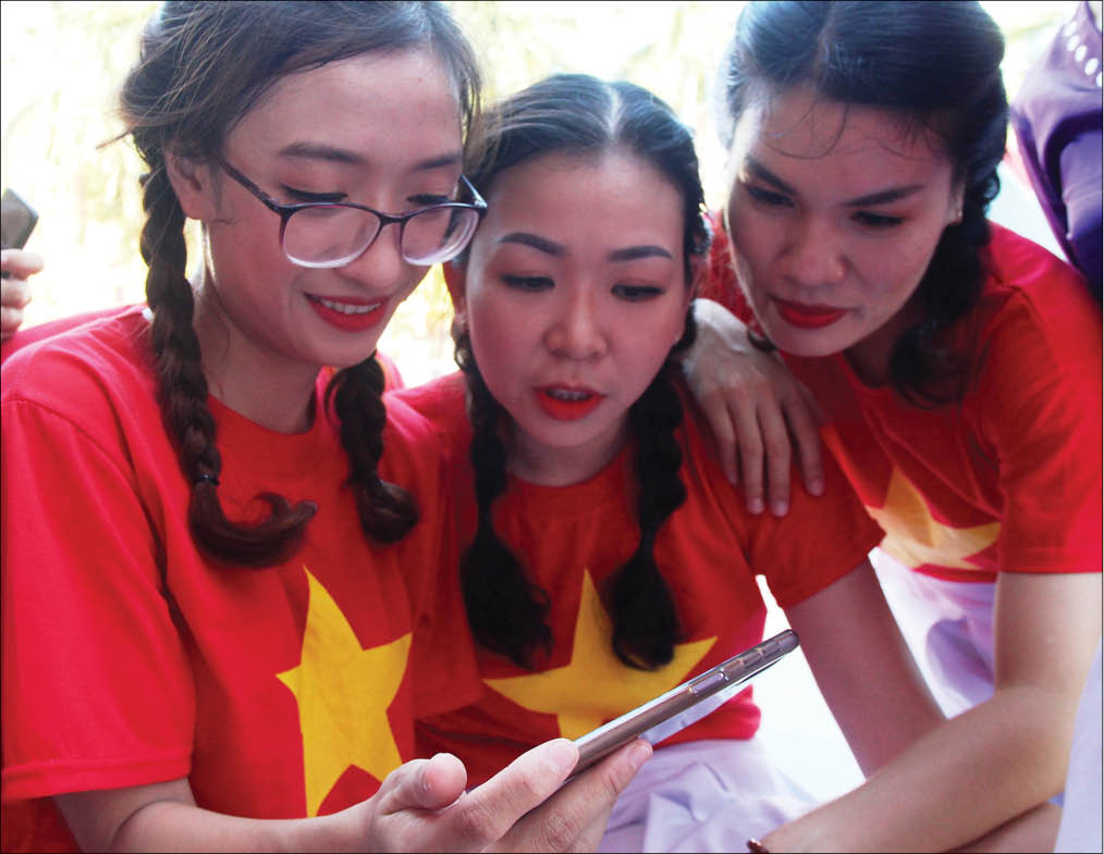 Xem lại màn trình diễn của mình qua điện thoại