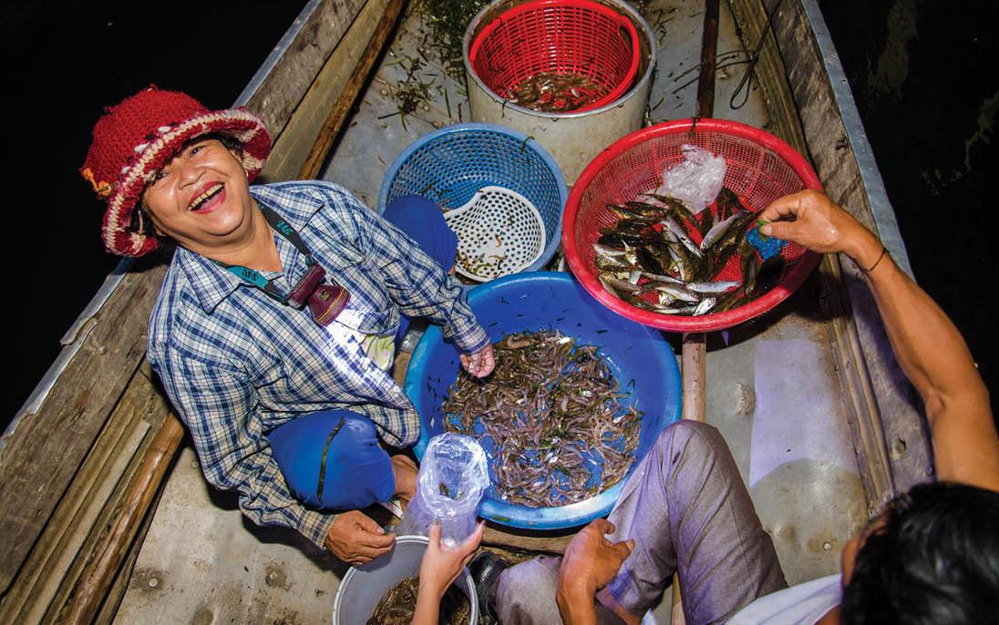 Niềm vui bội thu tôm cá