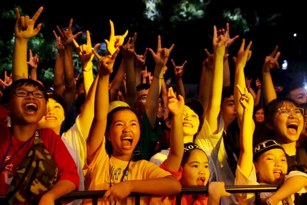 The audiences indulged in the dance