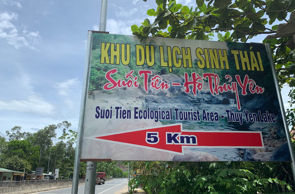 The sign board on the road helps tourists navigate to the Fairy stream