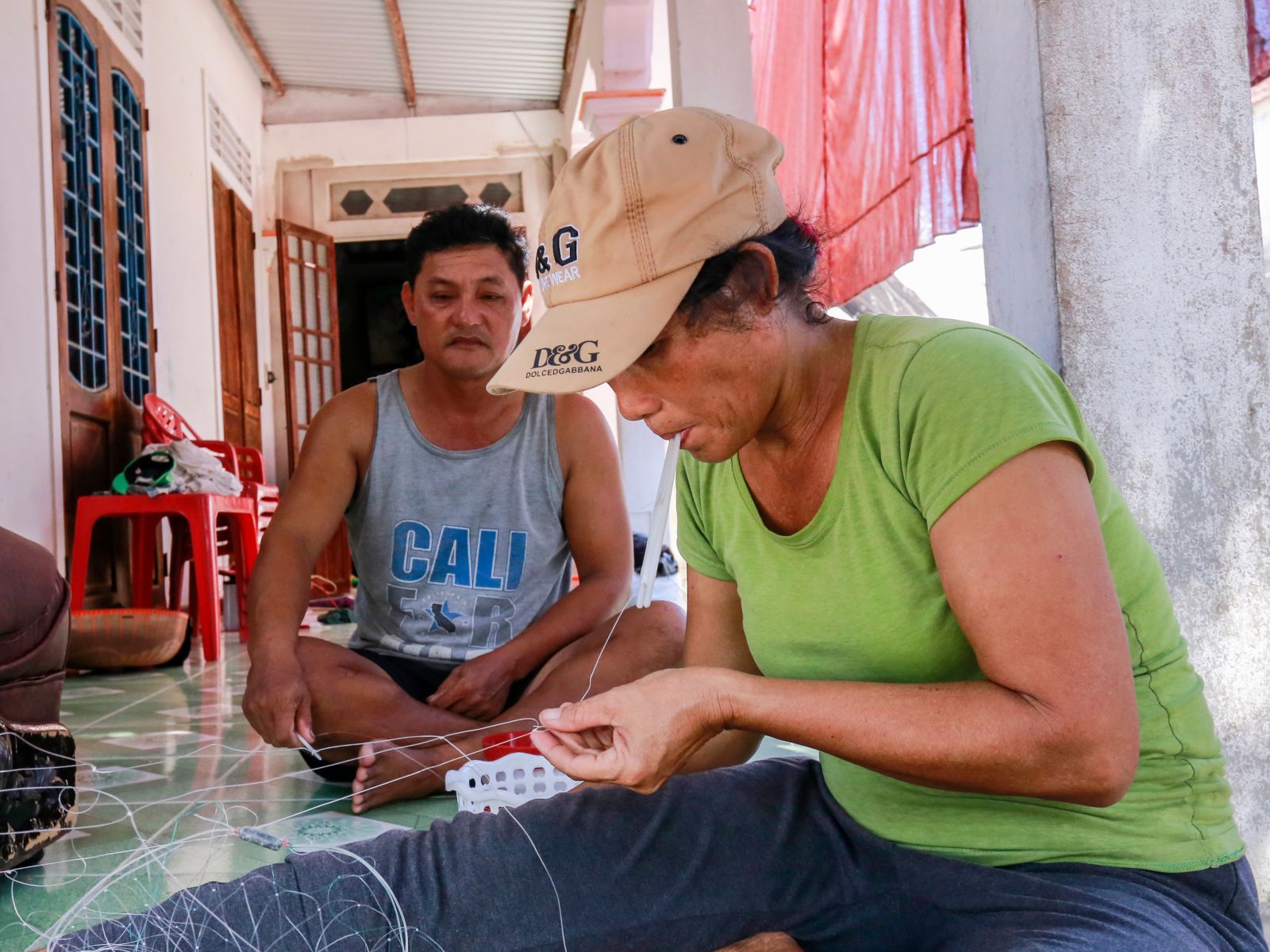At 14 pm, Mr. Tam prepares to go out to sea, while Ms. No mends the nets to prepare for the crab and fish season in October