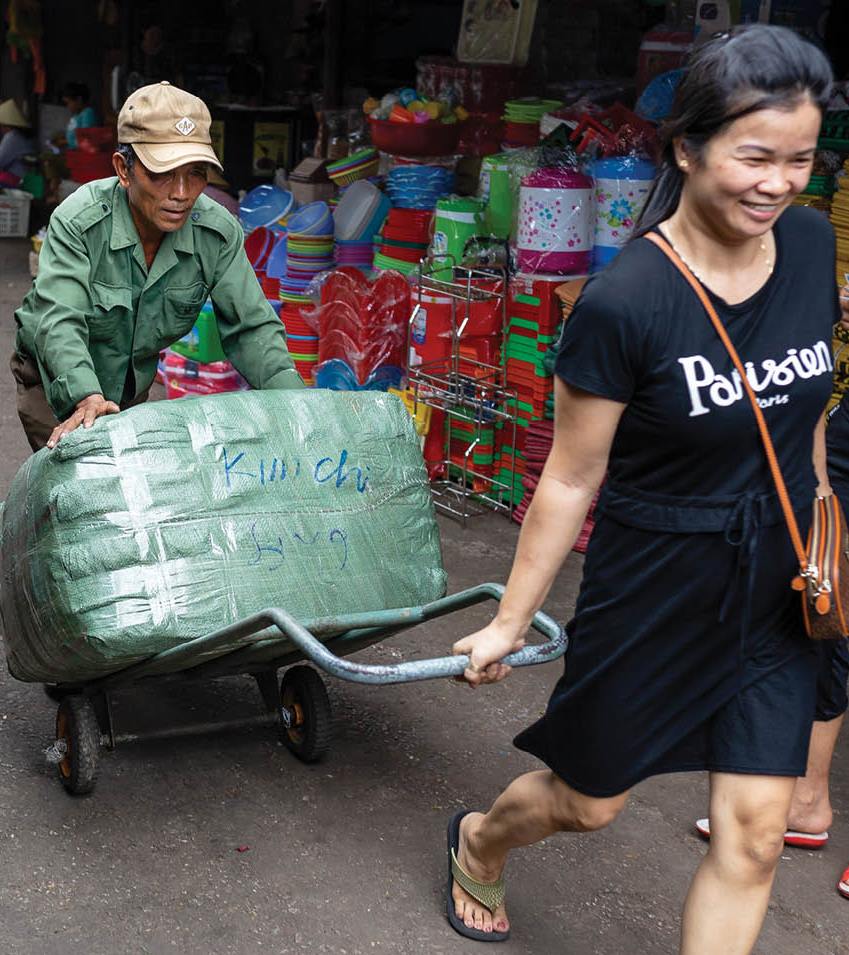 Helping each other in transporting goods