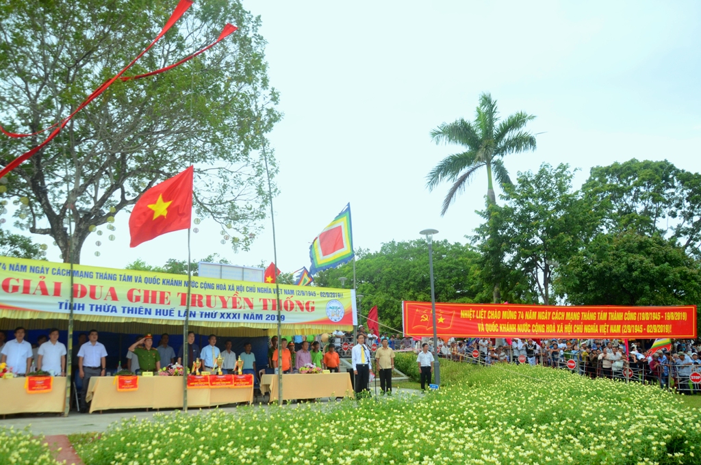 The venue for this year's race was a beautiful space, decorated with many flowers