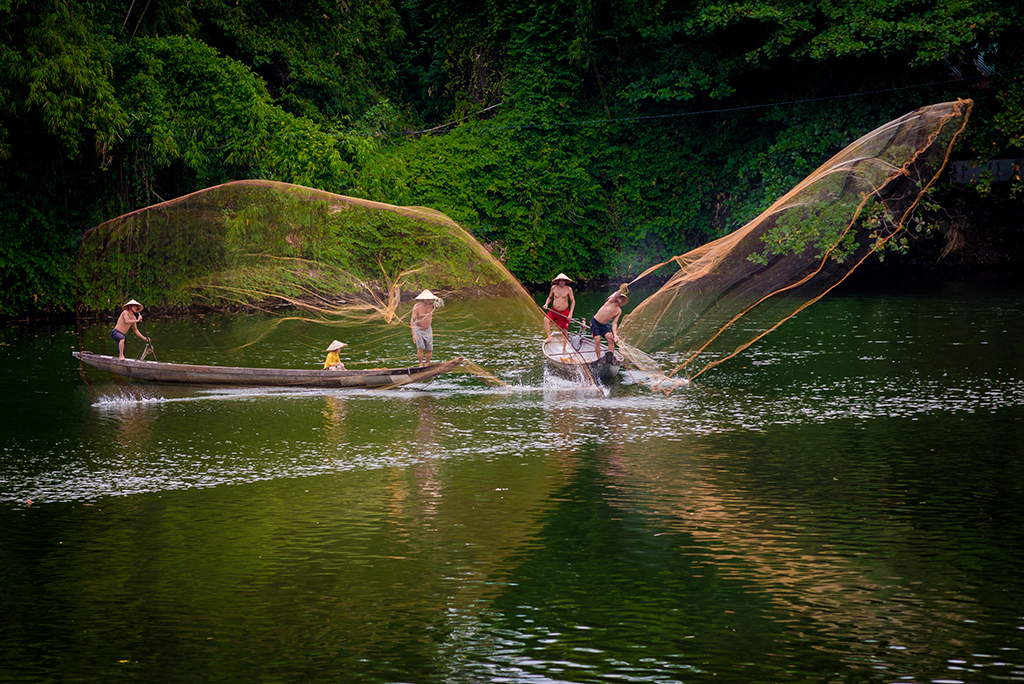 Pulling up the square dipping-net has been the “specialty” of Hue for a long time