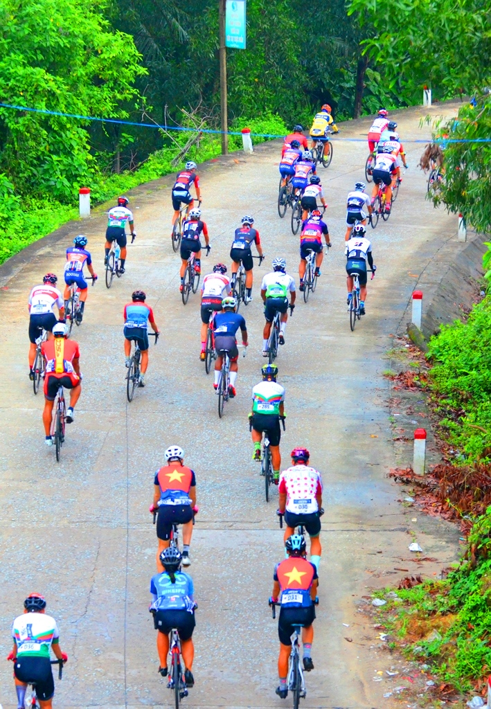 A view of the racing athletes from Tuan Bridge - near the place where the athletes were preparing to compete