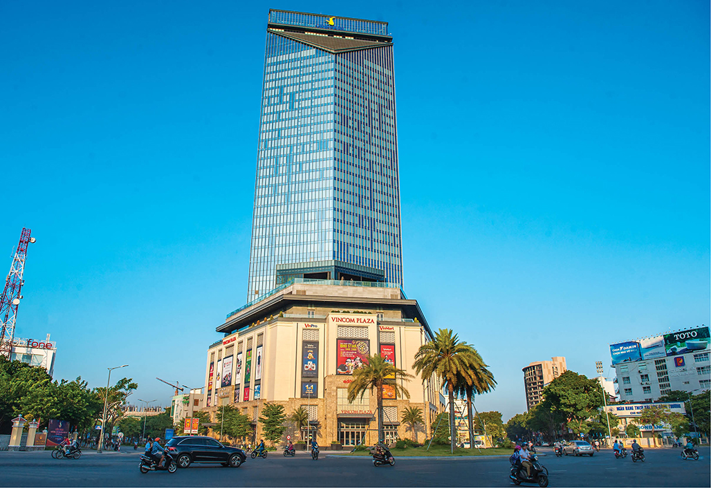 The crossroad Hung Vuong  - Hanoi - Dong Da is clean and beautiful every day