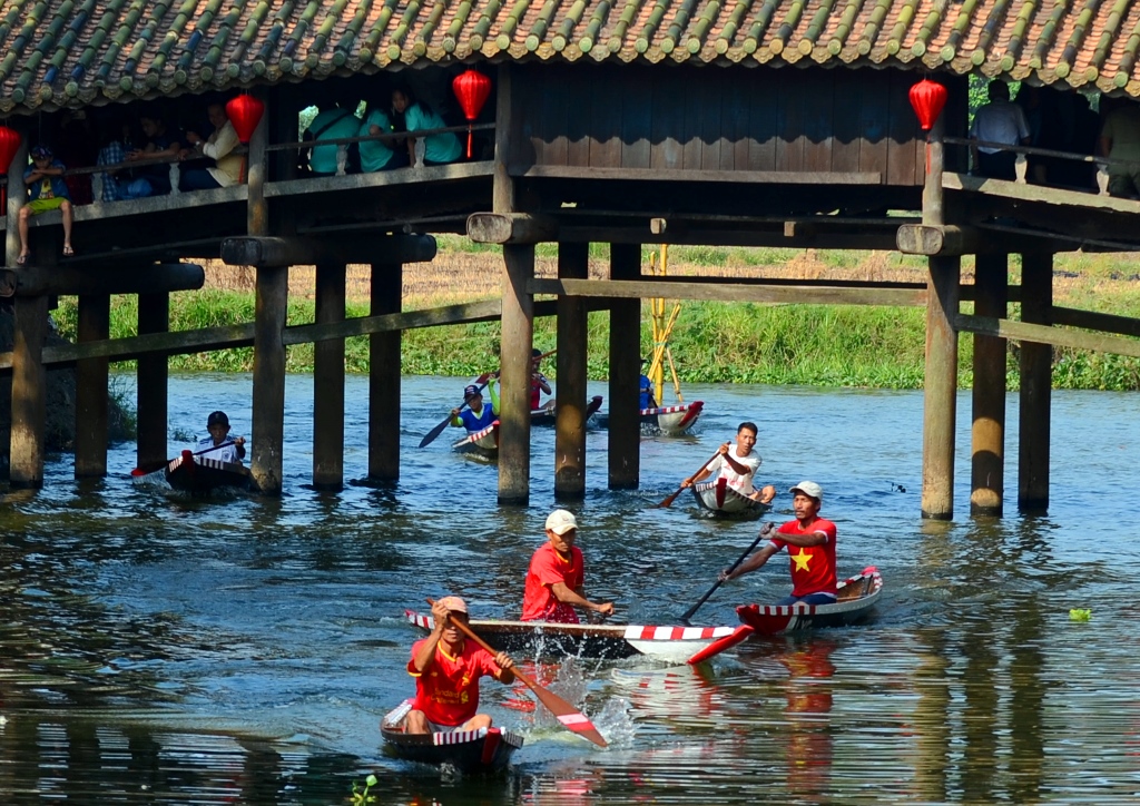 Fishing junk racing is one of the most interesting activities of Thuy Thanh community-based tourism, contributing to creating highlights, laughter and excitement for visitors