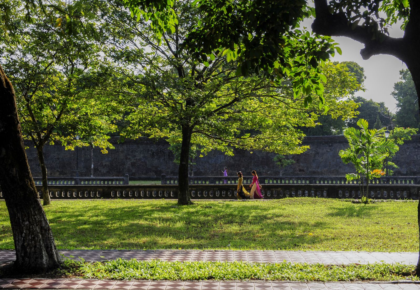 Ao dai in the autumn afternoon in the park along the Huong River