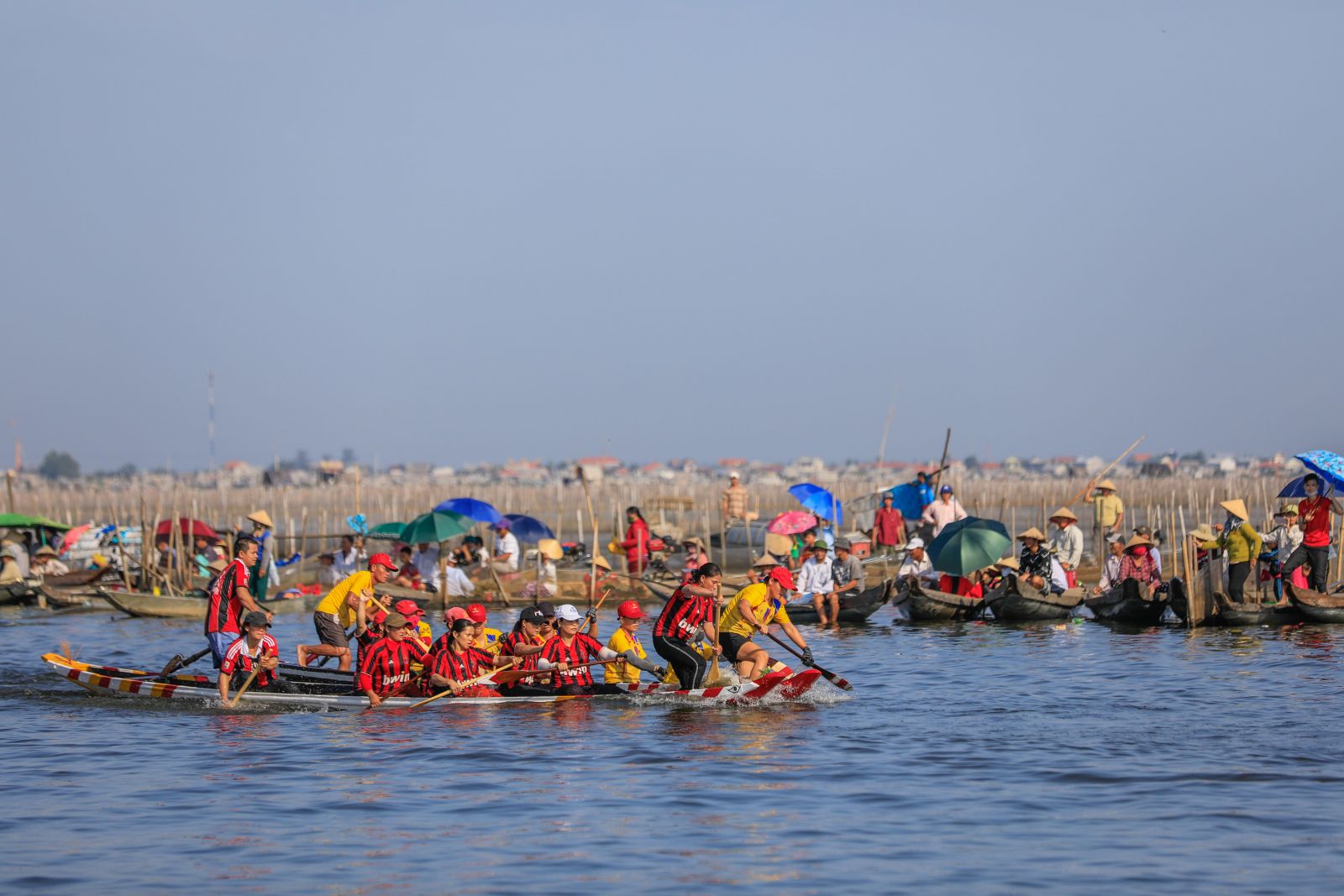 The women's teams competed in 3 race laps