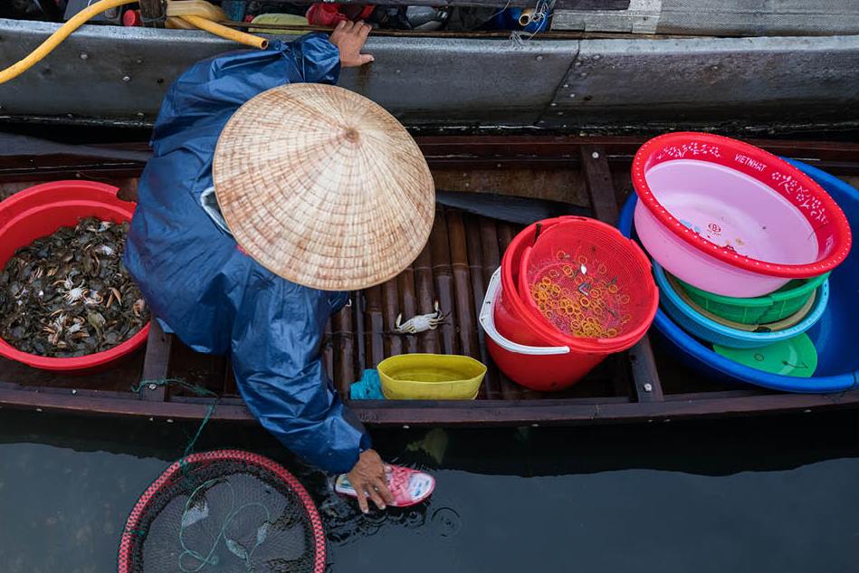 Về nhà sau khi bán được mẻ hải sản