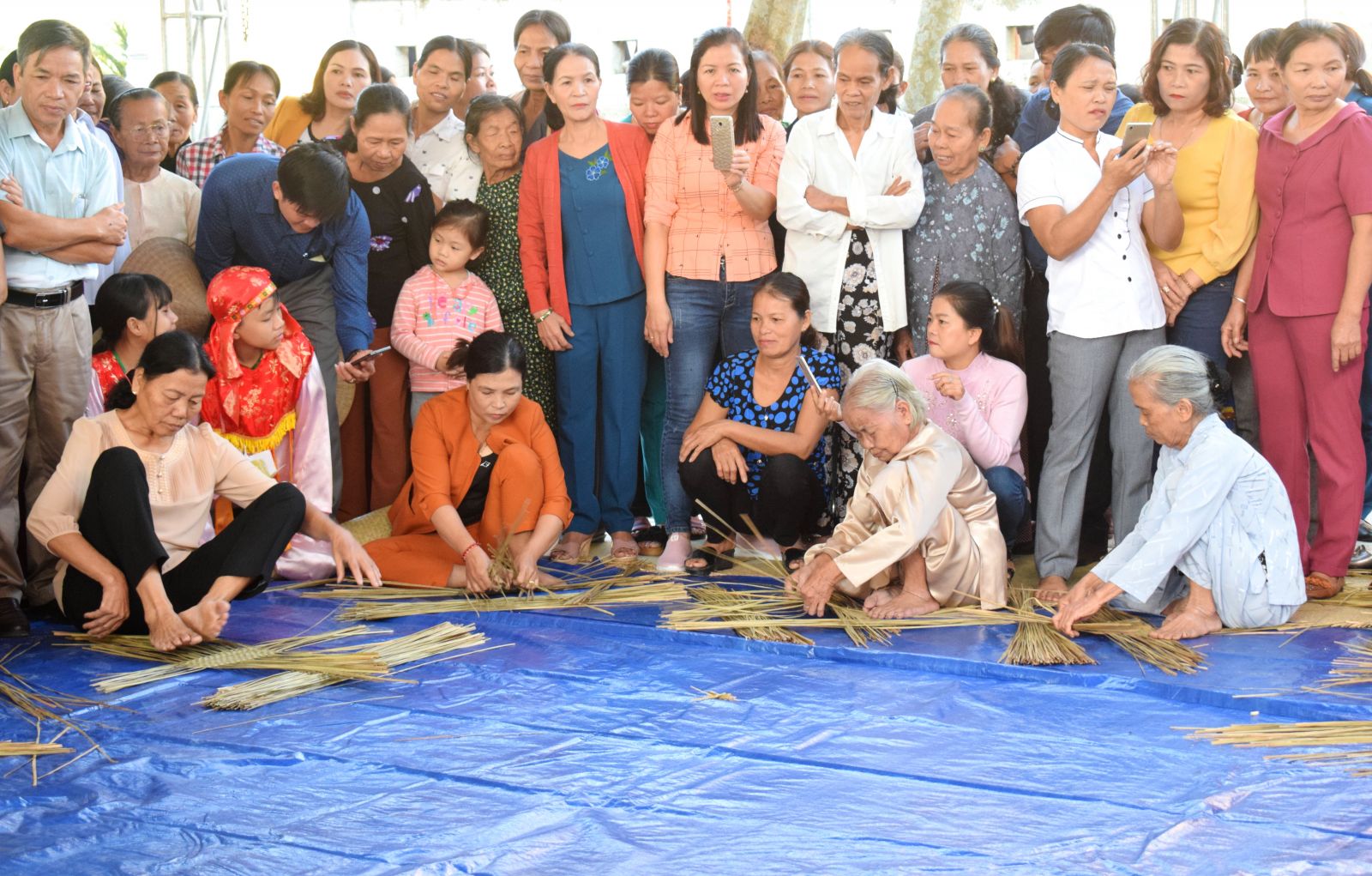 ‘Bang’ grass weaving competition at the opening ceremony