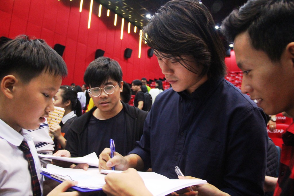 Tran Phong, the actor, in real life is very gentle, quite different from the character Dung in the movie