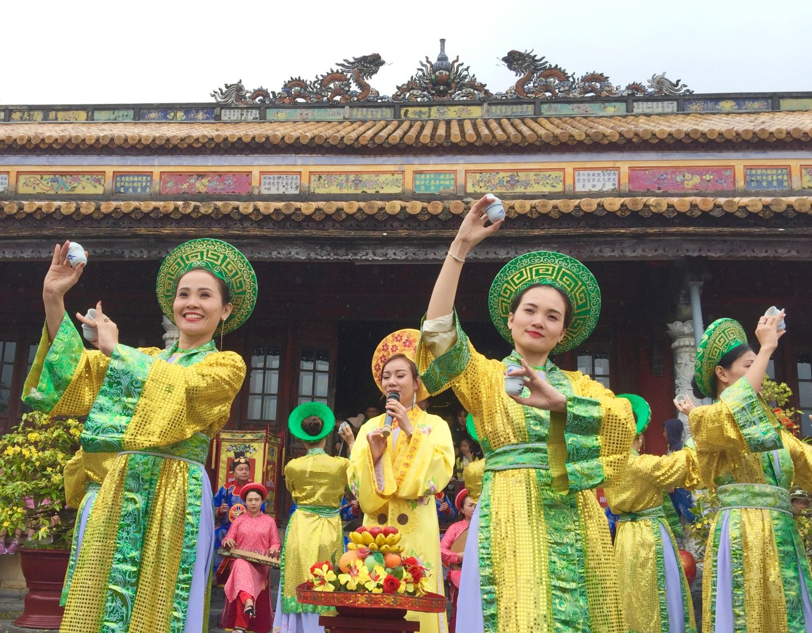 Melodious “chầu văn” tunes
