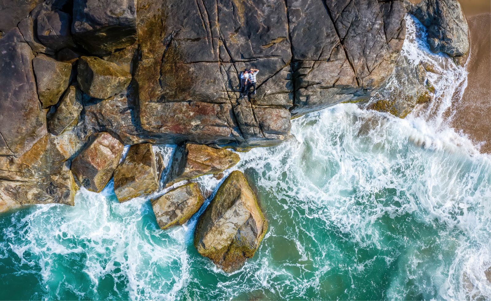 Bai Ka, located at the foot of Hai Van Pass, is an ideal location for summer holidays