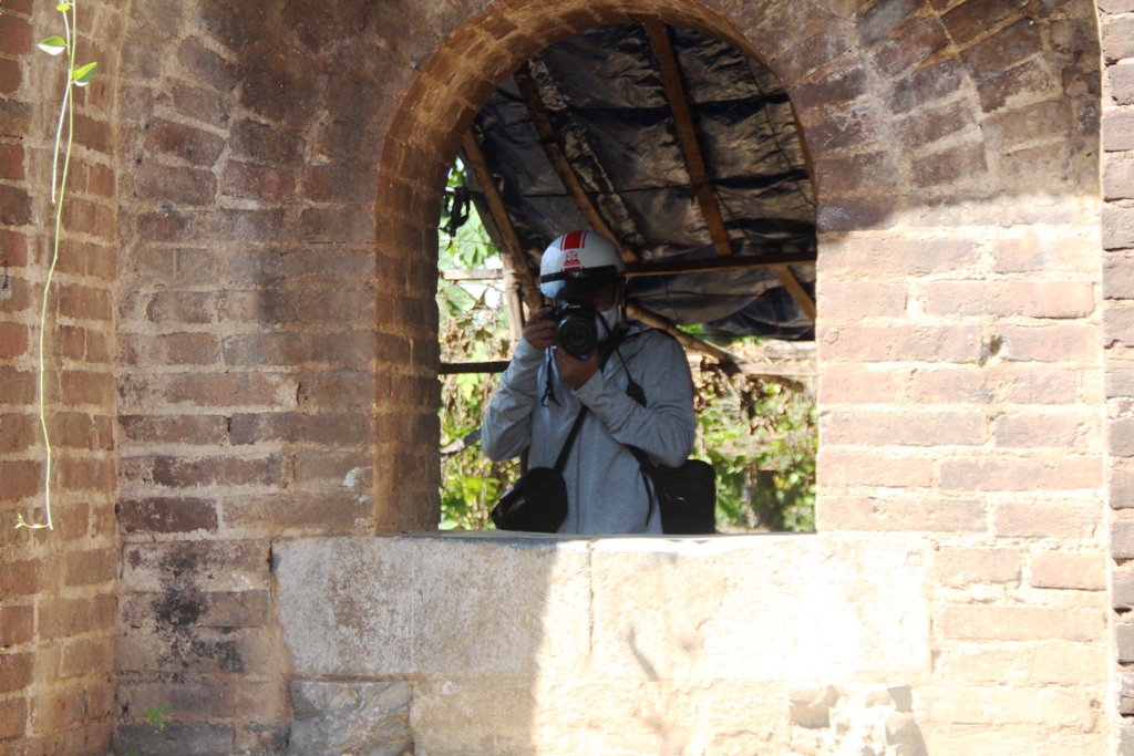 The gate with quite a unique architecture, about 1m wide, and about 1.5m high