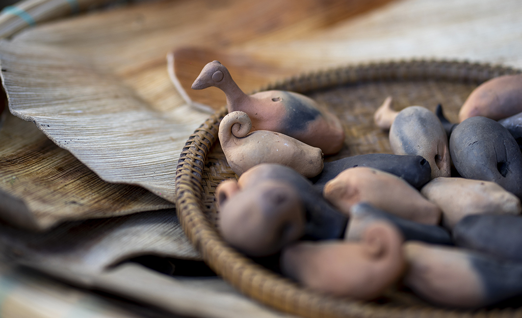 Tu huyt whistles modeled from clay