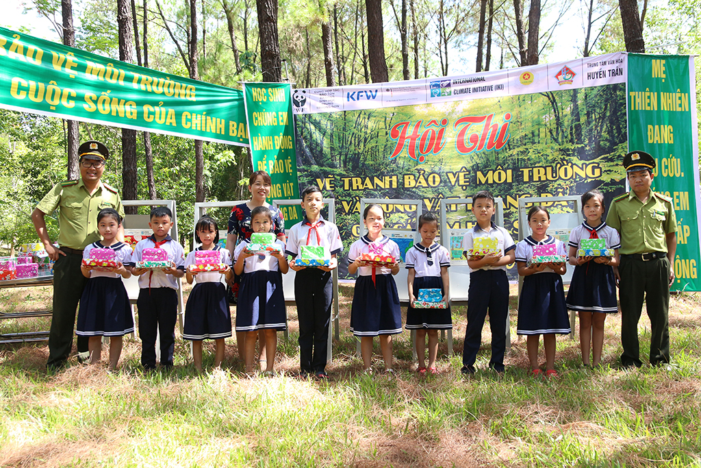 Awarding prizes to winning candidates 